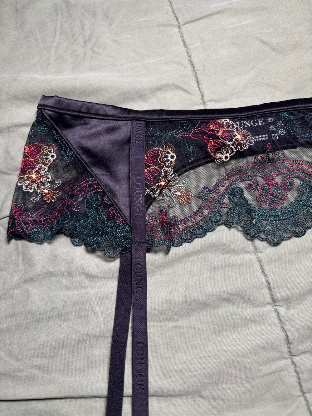 Lounge 3 Piece set w/ Black Bra, Garter Belt & Thong Jasmine - Picture 8 of 11